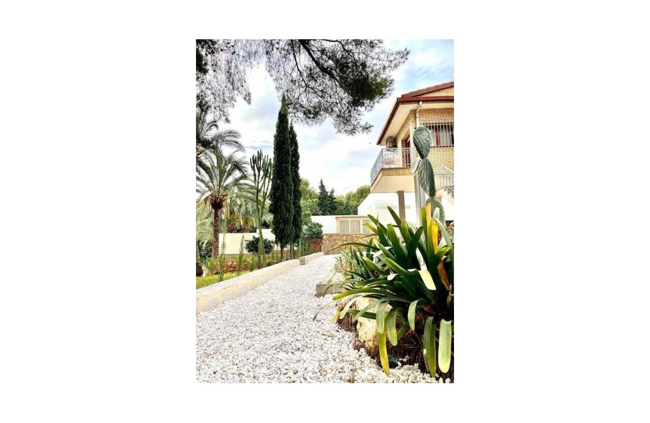 Herverkoop - Villa -
Orihuela Costa - Campoamor