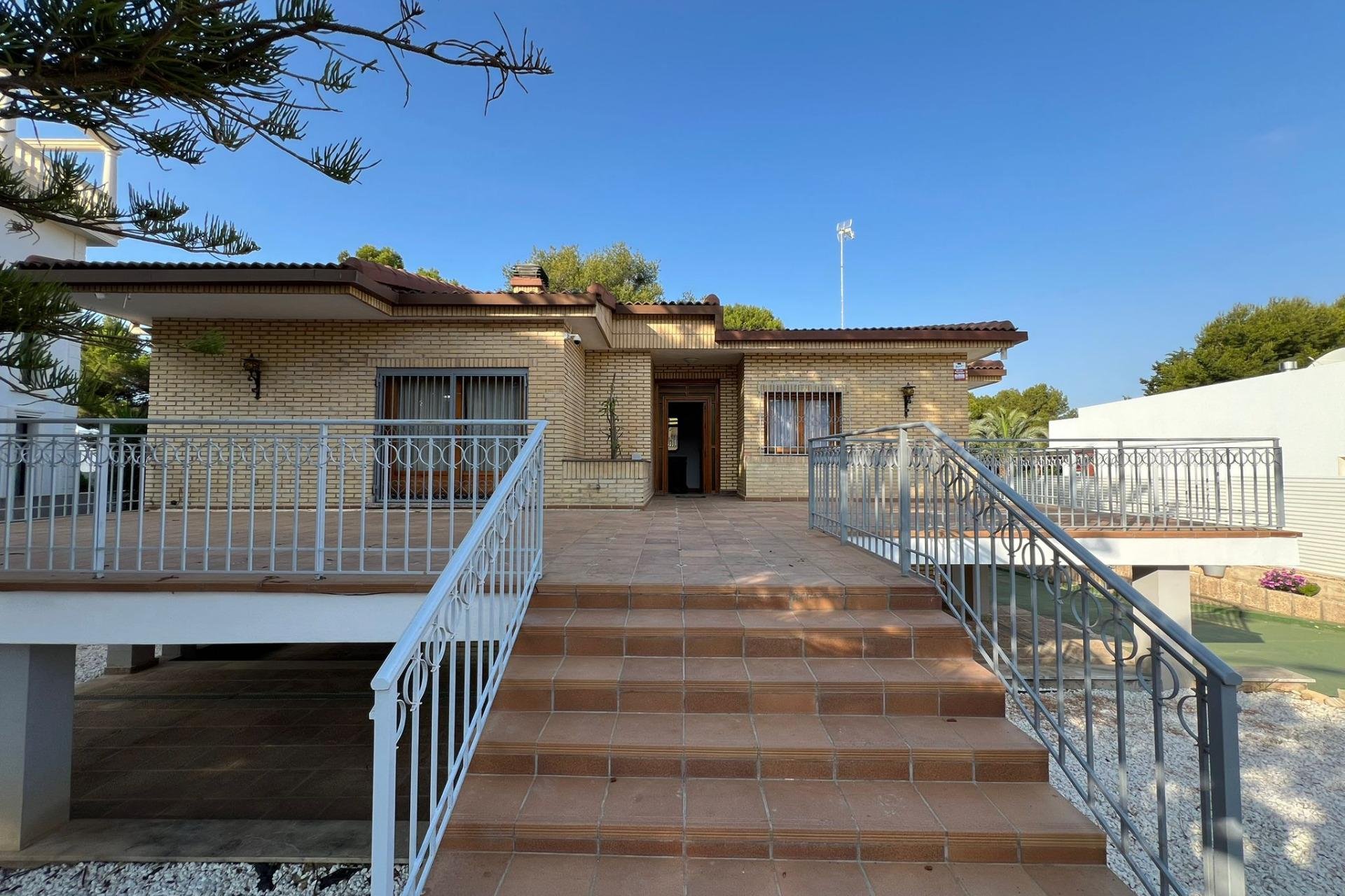 Herverkoop - Villa -
Orihuela Costa - Campoamor