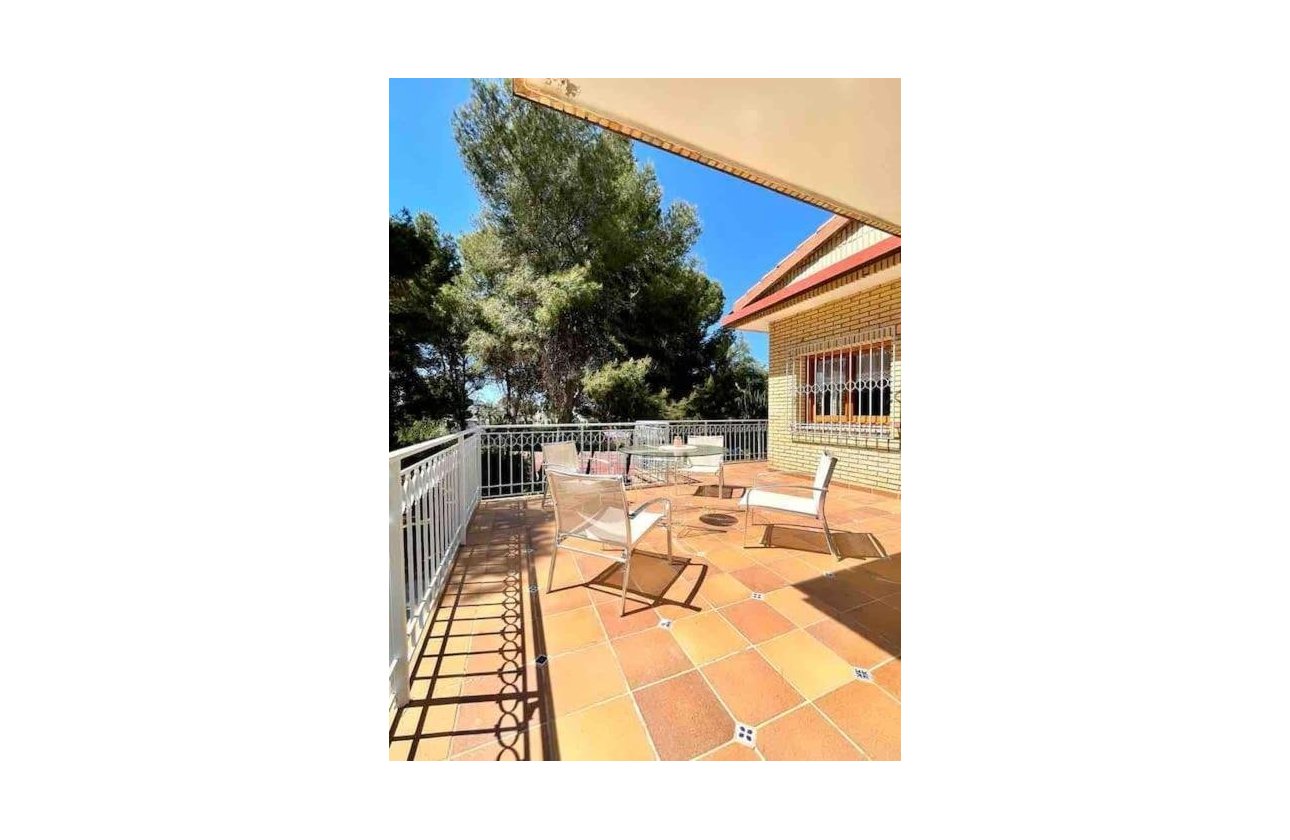 Herverkoop - Villa -
Orihuela Costa - Campoamor