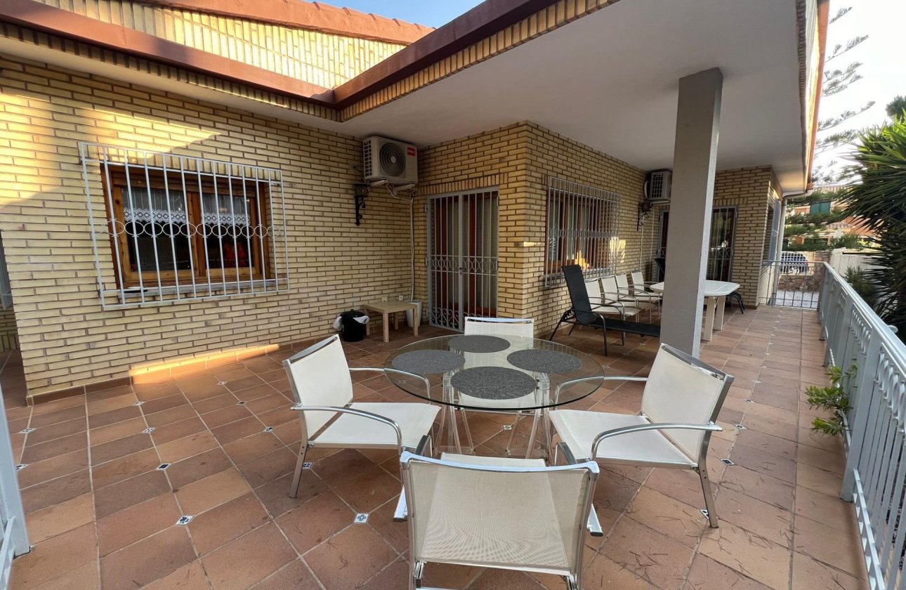 Herverkoop - Villa -
Orihuela Costa - Campoamor