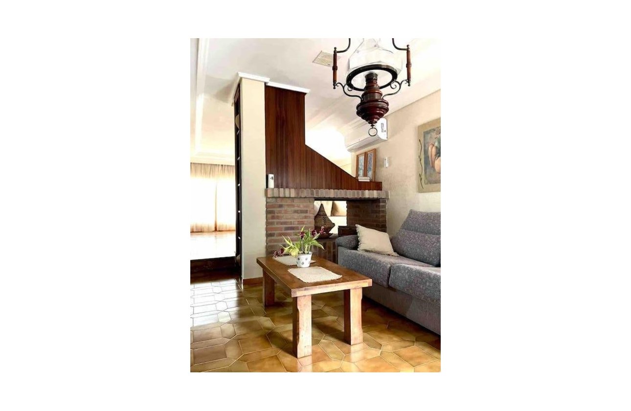 Herverkoop - Villa -
Orihuela Costa - Campoamor