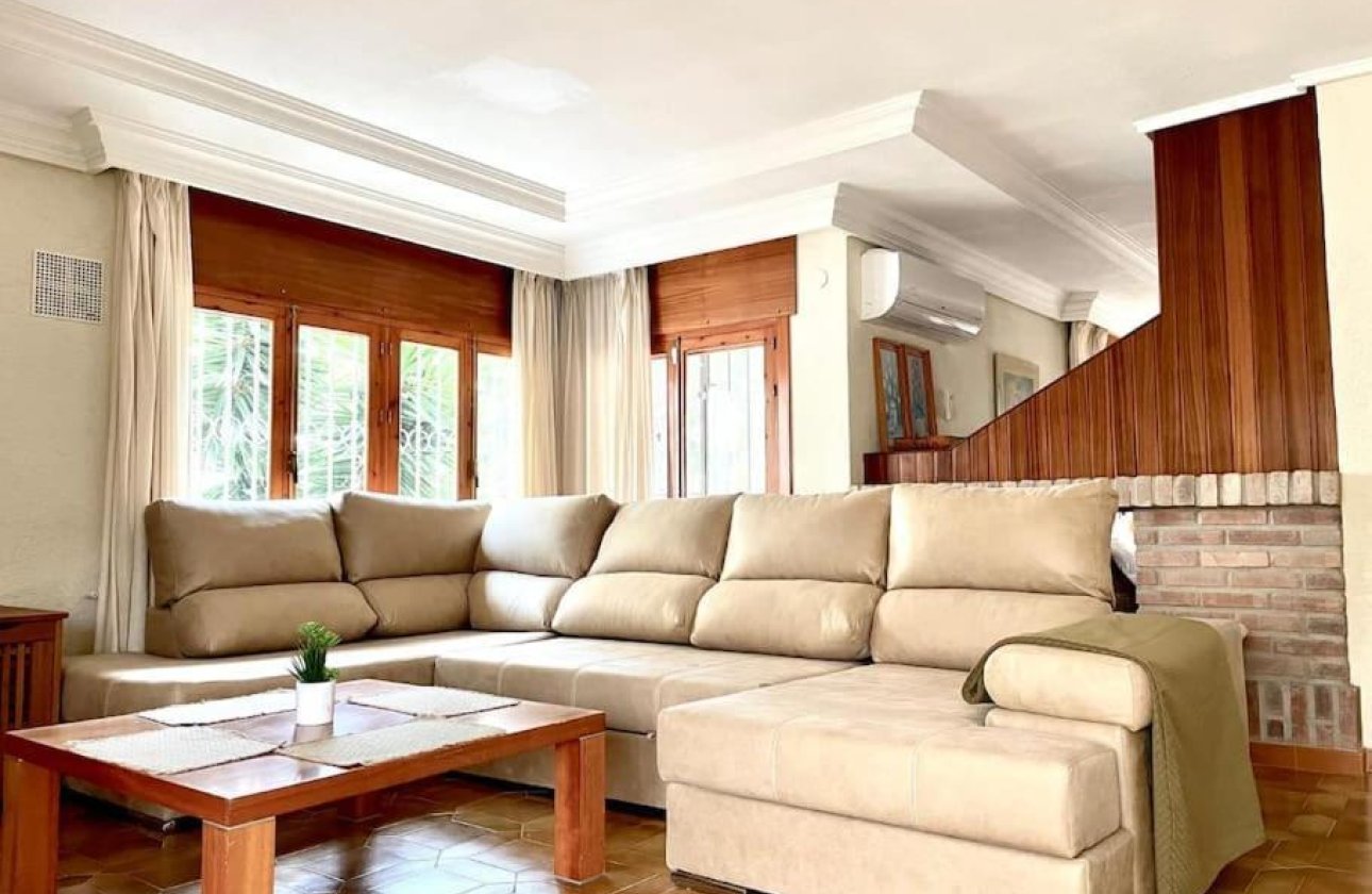 Herverkoop - Villa -
Orihuela Costa - Campoamor