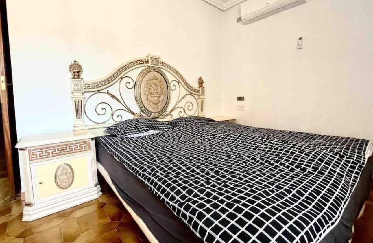 Herverkoop - Villa -
Orihuela Costa - Campoamor