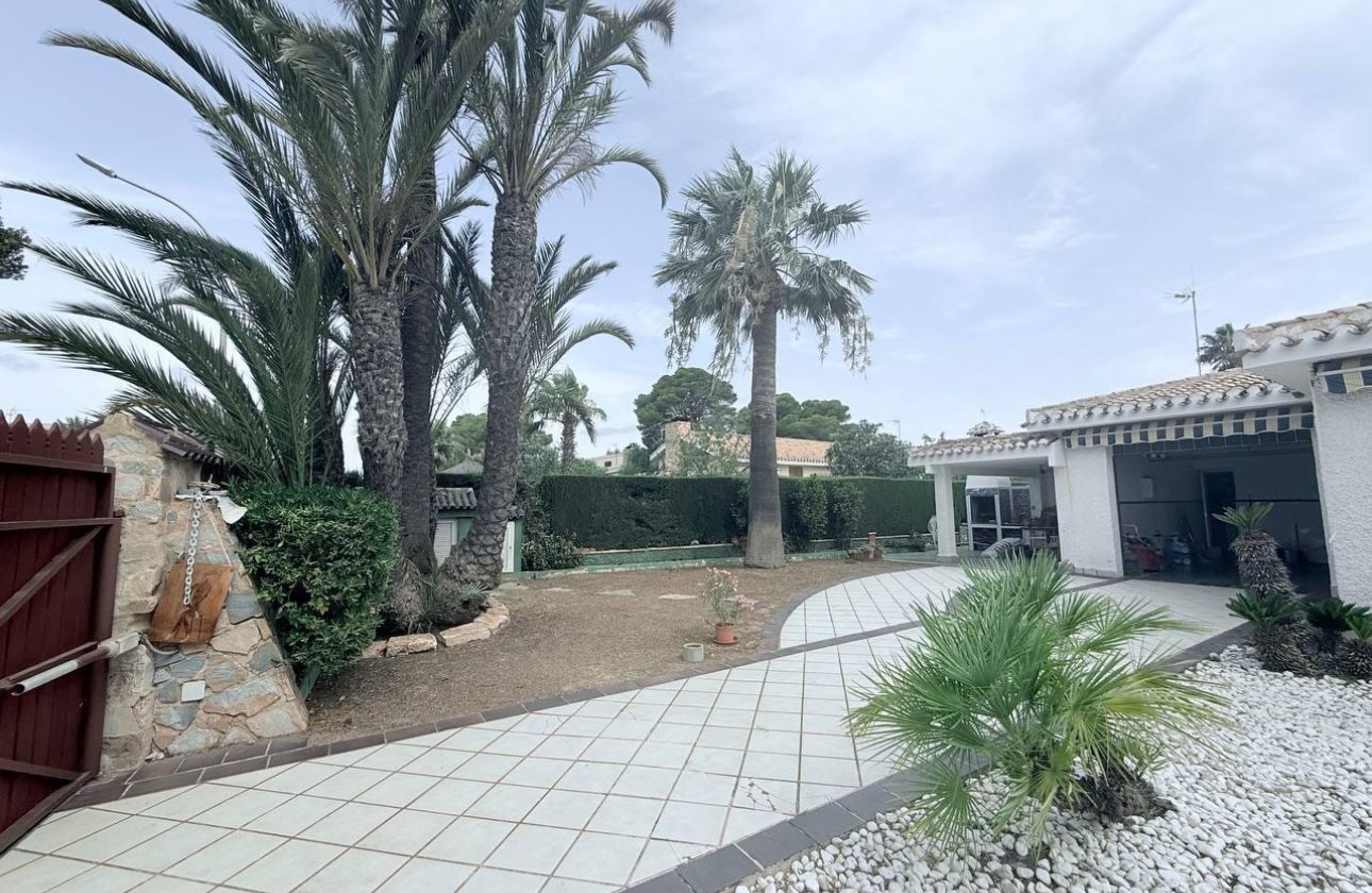 Herverkoop - Villa -
Orihuela Costa - Campoamor