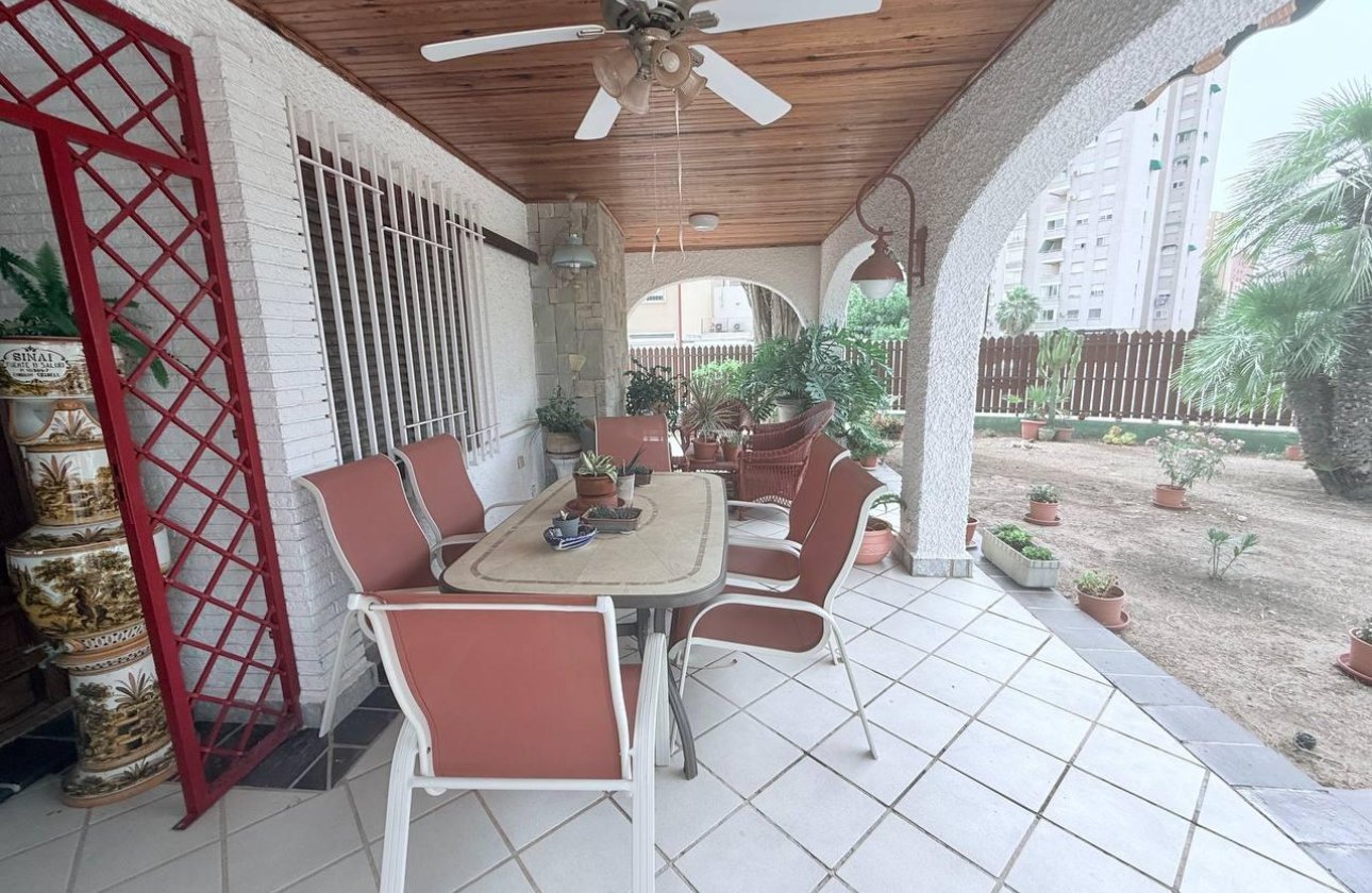 Herverkoop - Villa -
Orihuela Costa - Campoamor