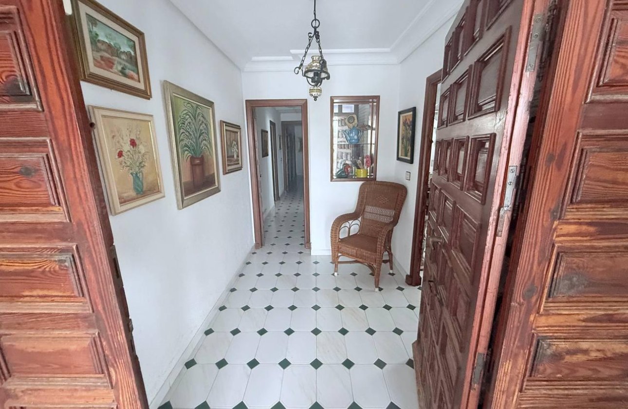 Herverkoop - Villa -
Orihuela Costa - Campoamor