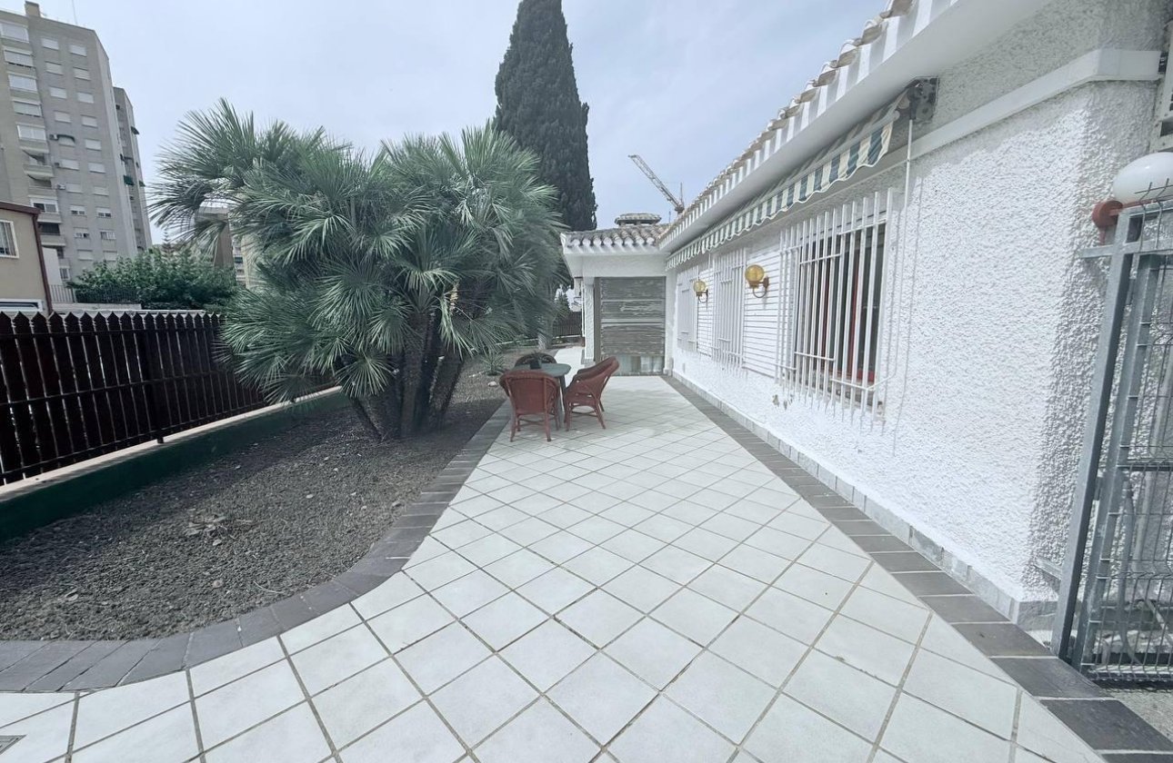 Herverkoop - Villa -
Orihuela Costa - Campoamor