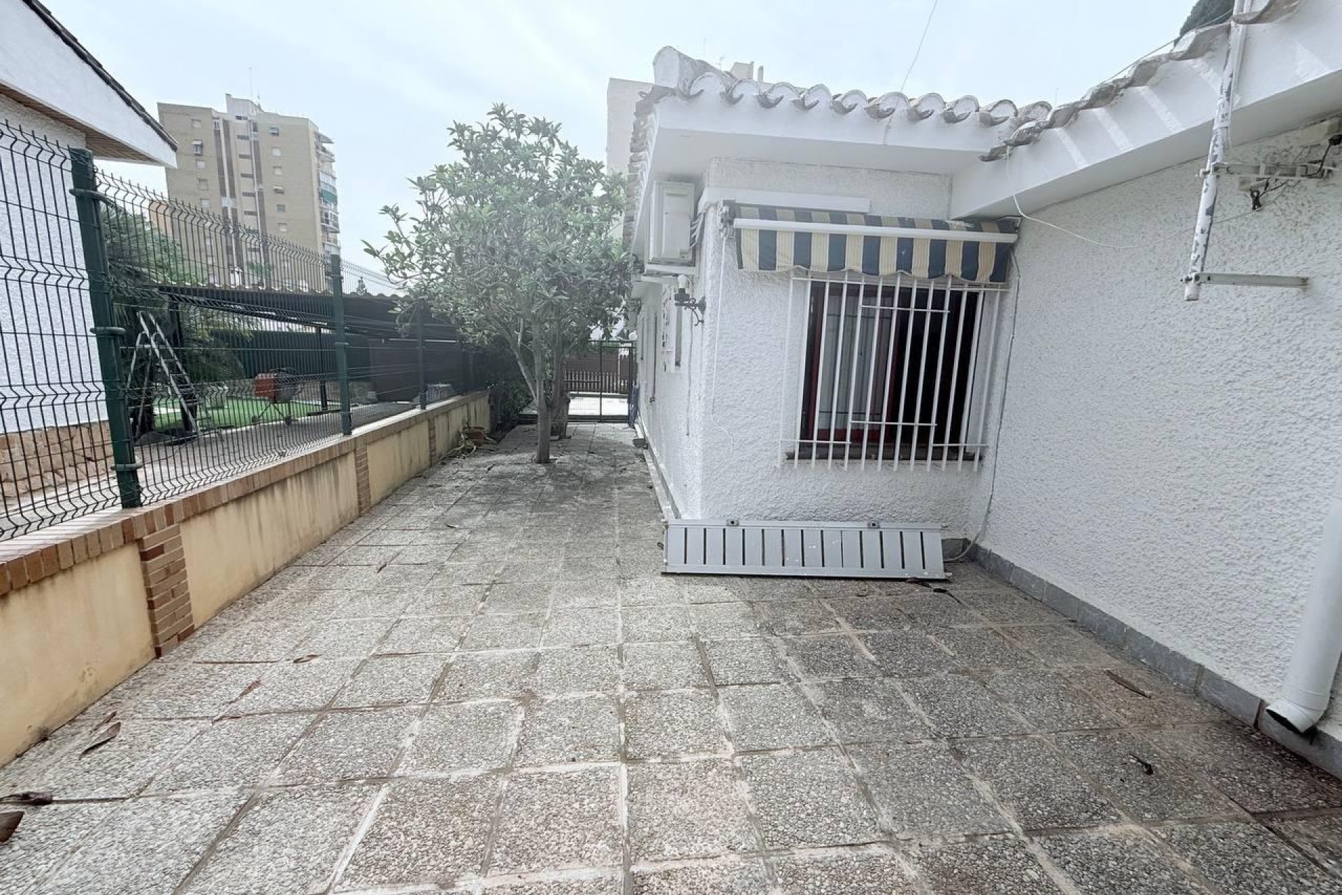 Herverkoop - Villa -
Orihuela Costa - Campoamor