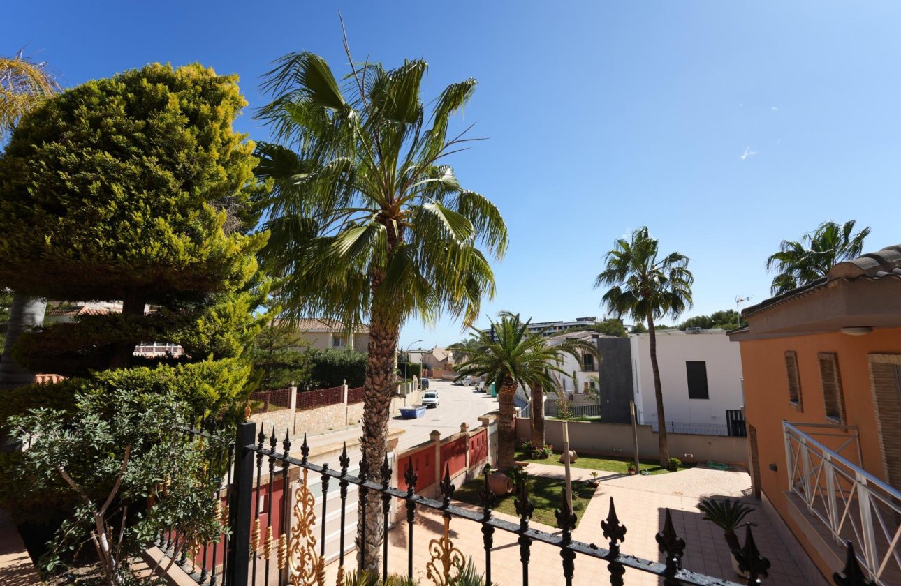 Herverkoop - Villa -
Orihuela Costa - Campoamor