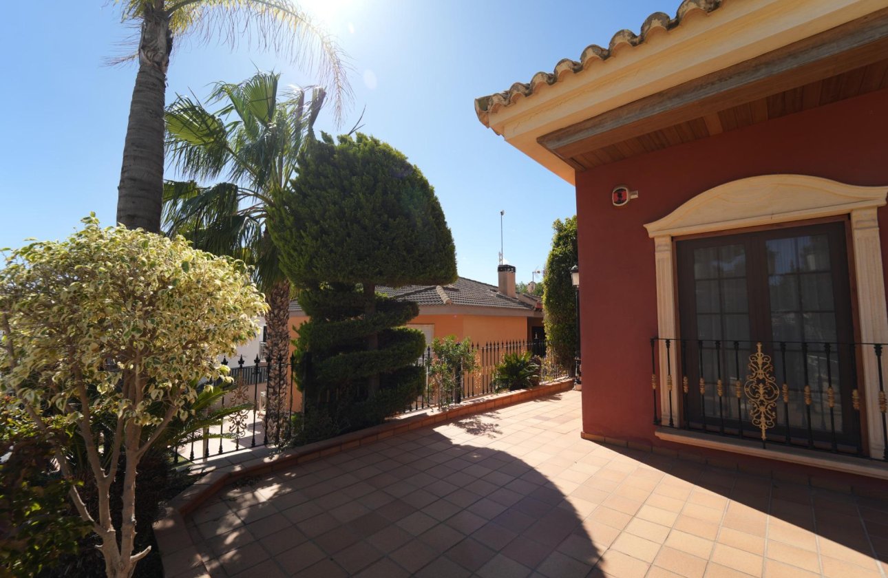 Herverkoop - Villa -
Orihuela Costa - Campoamor