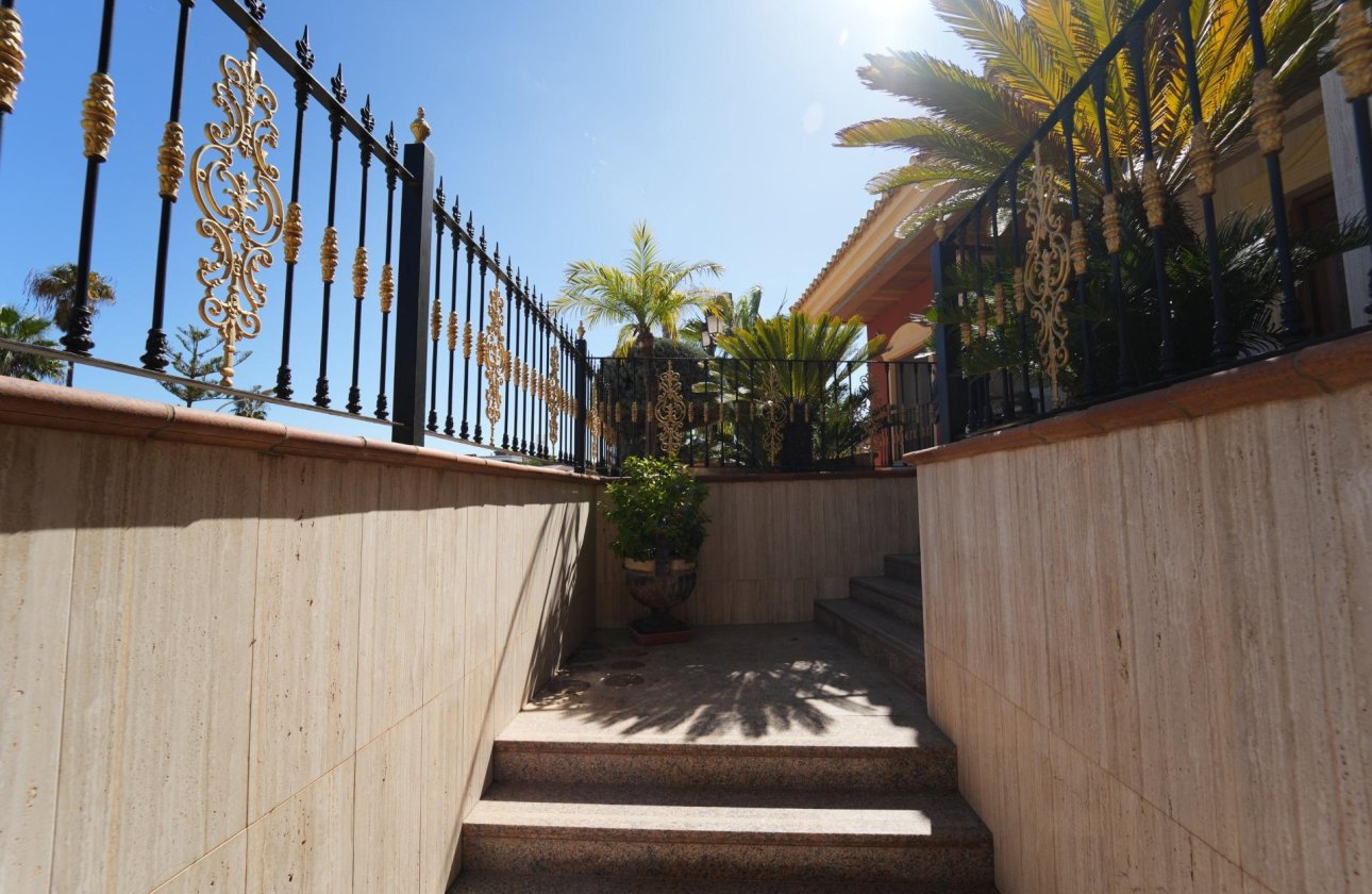 Herverkoop - Villa -
Orihuela Costa - Campoamor