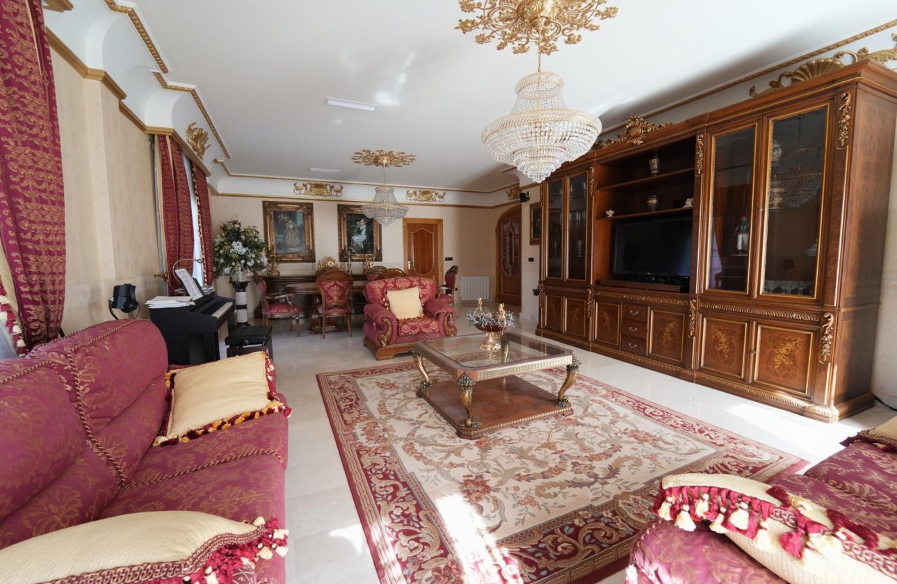 Herverkoop - Villa -
Orihuela Costa - Campoamor