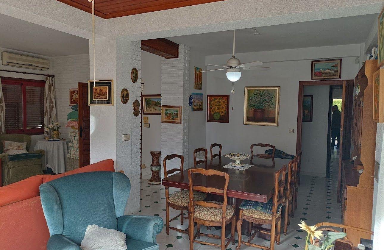 Herverkoop - Villa -
Orihuela Costa - Campoamor