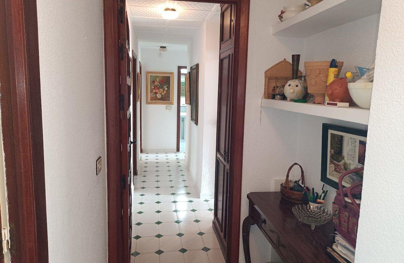 Herverkoop - Villa -
Orihuela Costa - Campoamor