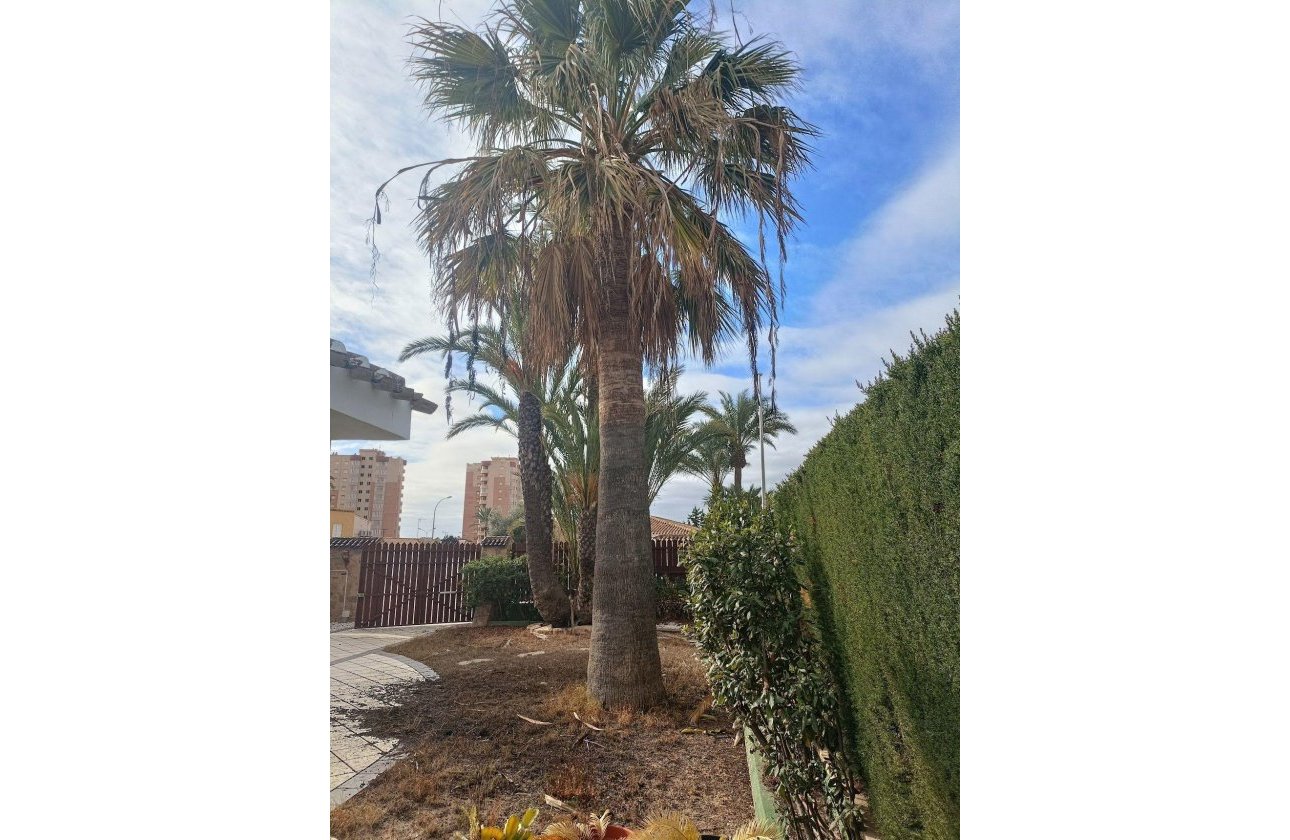 Herverkoop - Villa -
Orihuela Costa - Campoamor