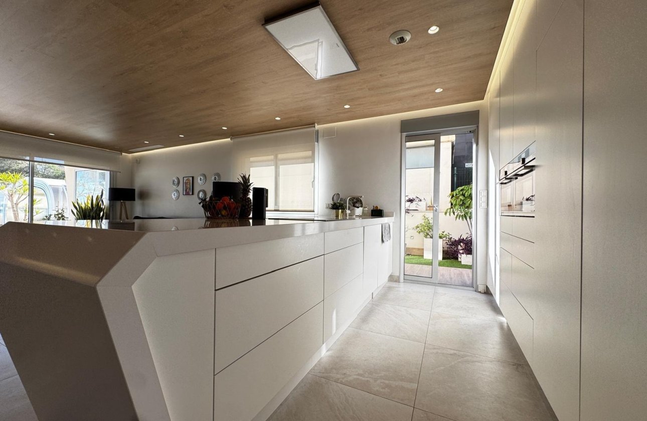 Herverkoop - Villa -
Orihuela Costa - Campoamor