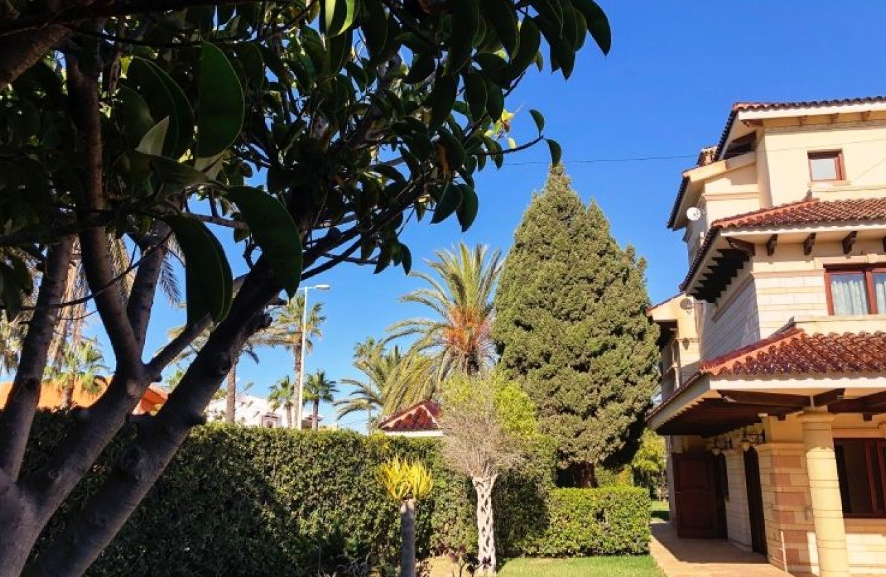 Herverkoop - Villa -
Orihuela Costa - Costa Blanca