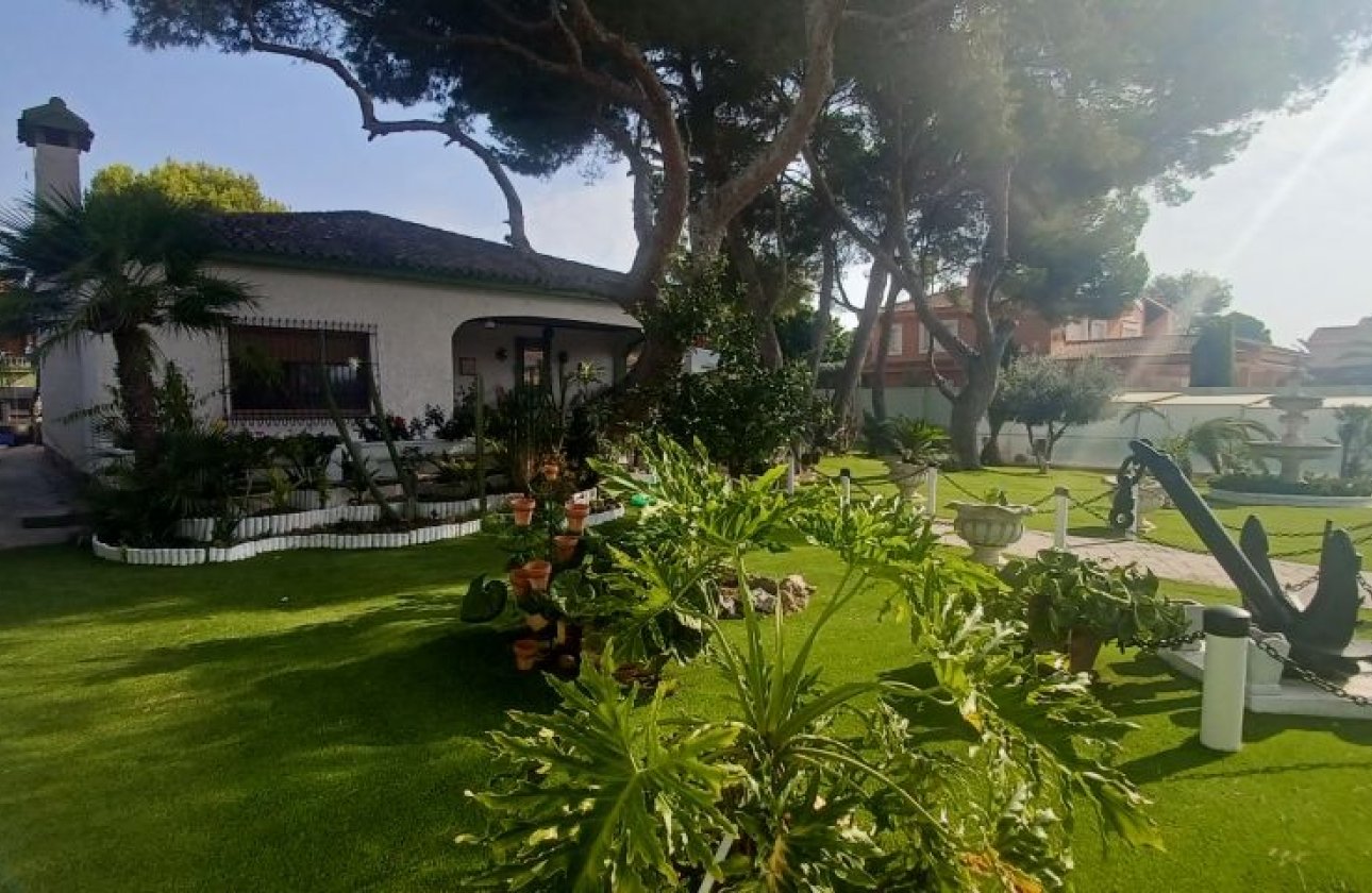 Herverkoop - Villa -
Orihuela Costa - Costa Blanca