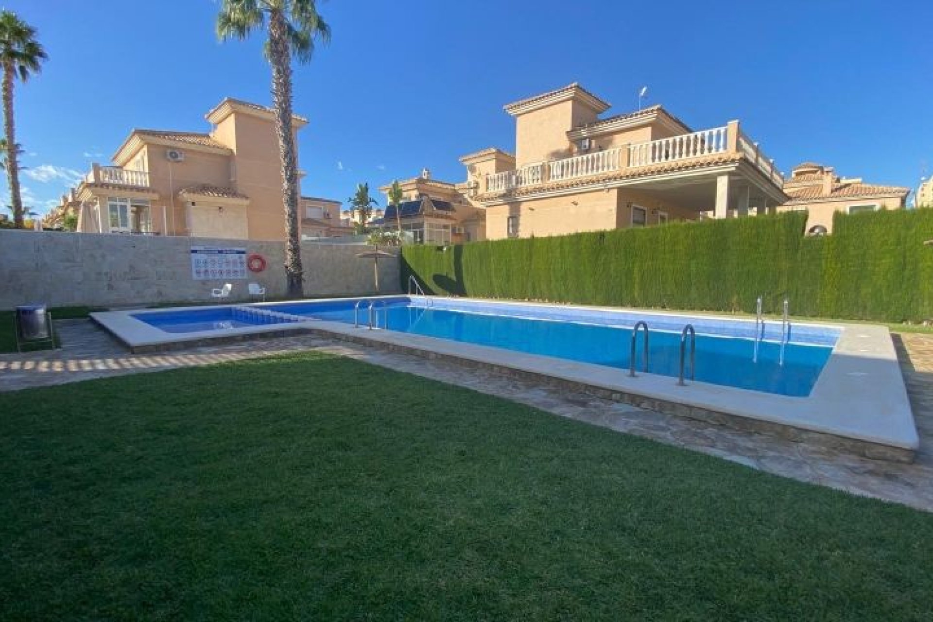 Herverkoop - Villa -
Orihuela Costa - Costa Blanca