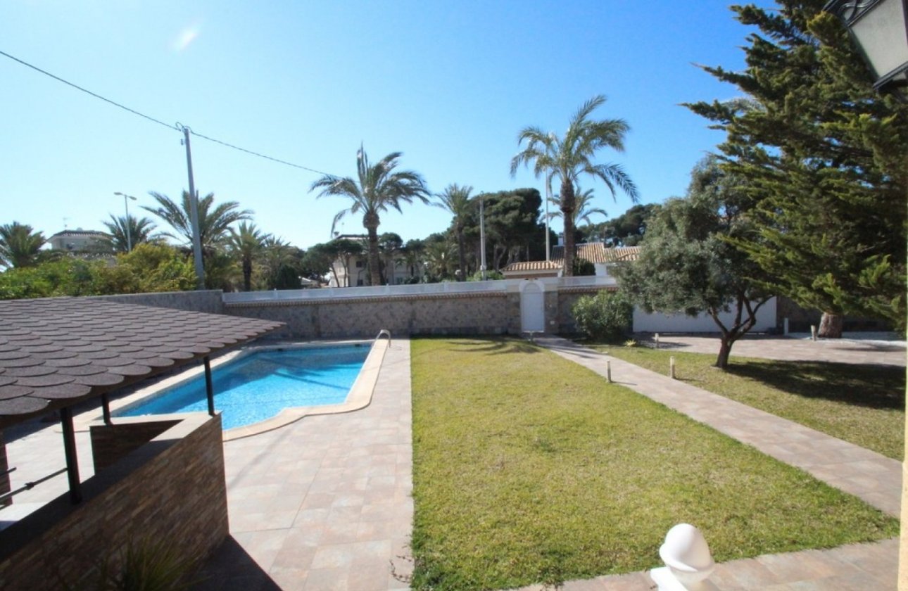 Herverkoop - Villa -
Orihuela Costa - Costa Blanca