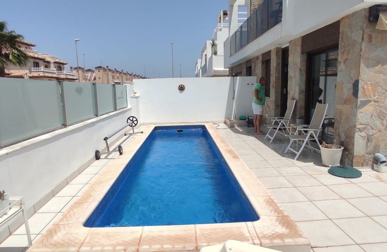 Herverkoop - Villa -
Orihuela Costa - Costa Blanca