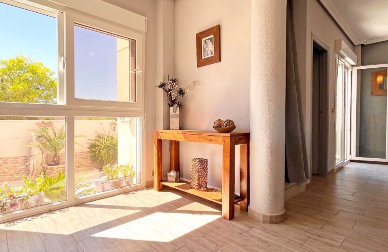 Herverkoop - Villa -
Orihuela Costa - Costa Blanca