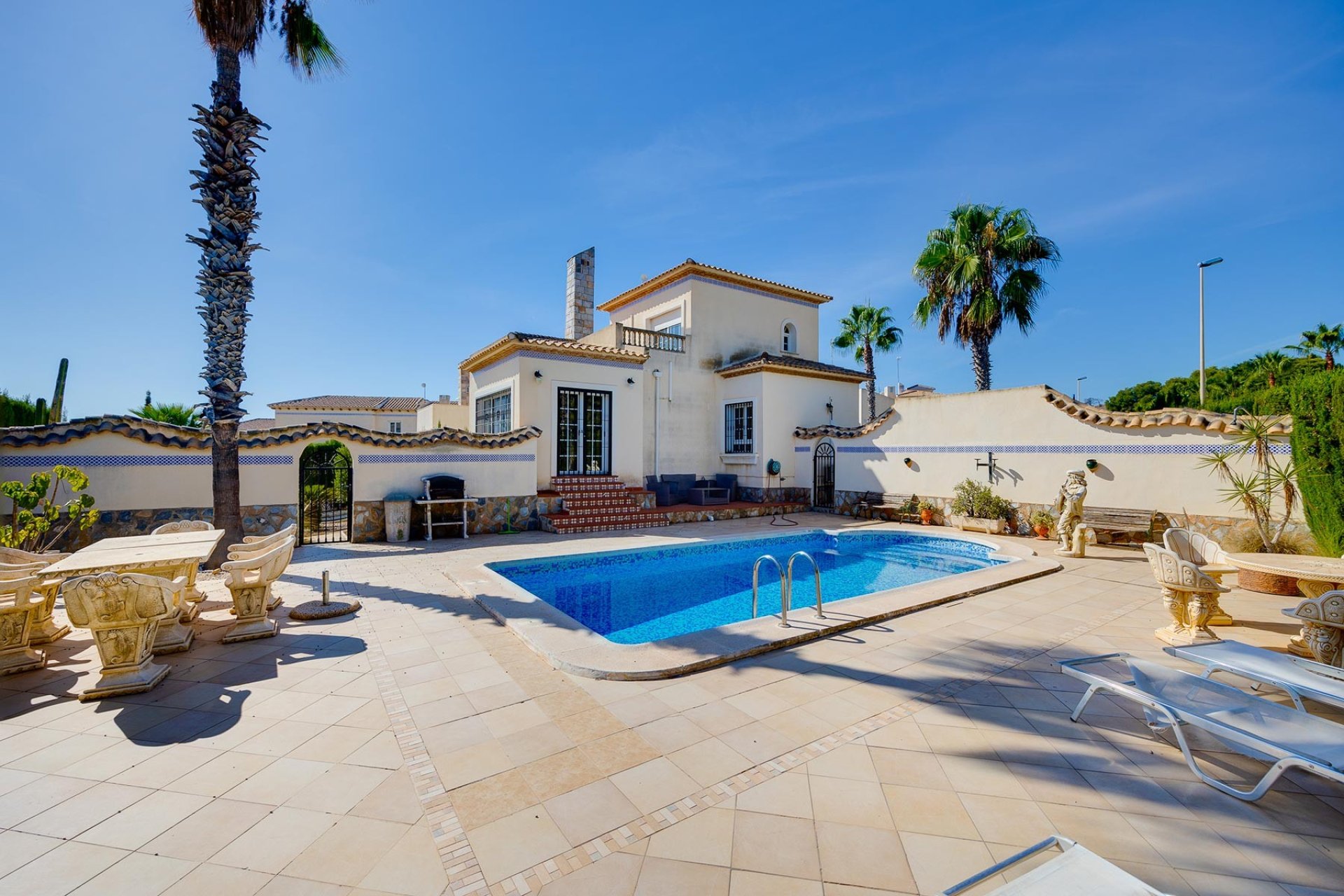 Herverkoop - Villa -
Orihuela Costa - Costa Blanca