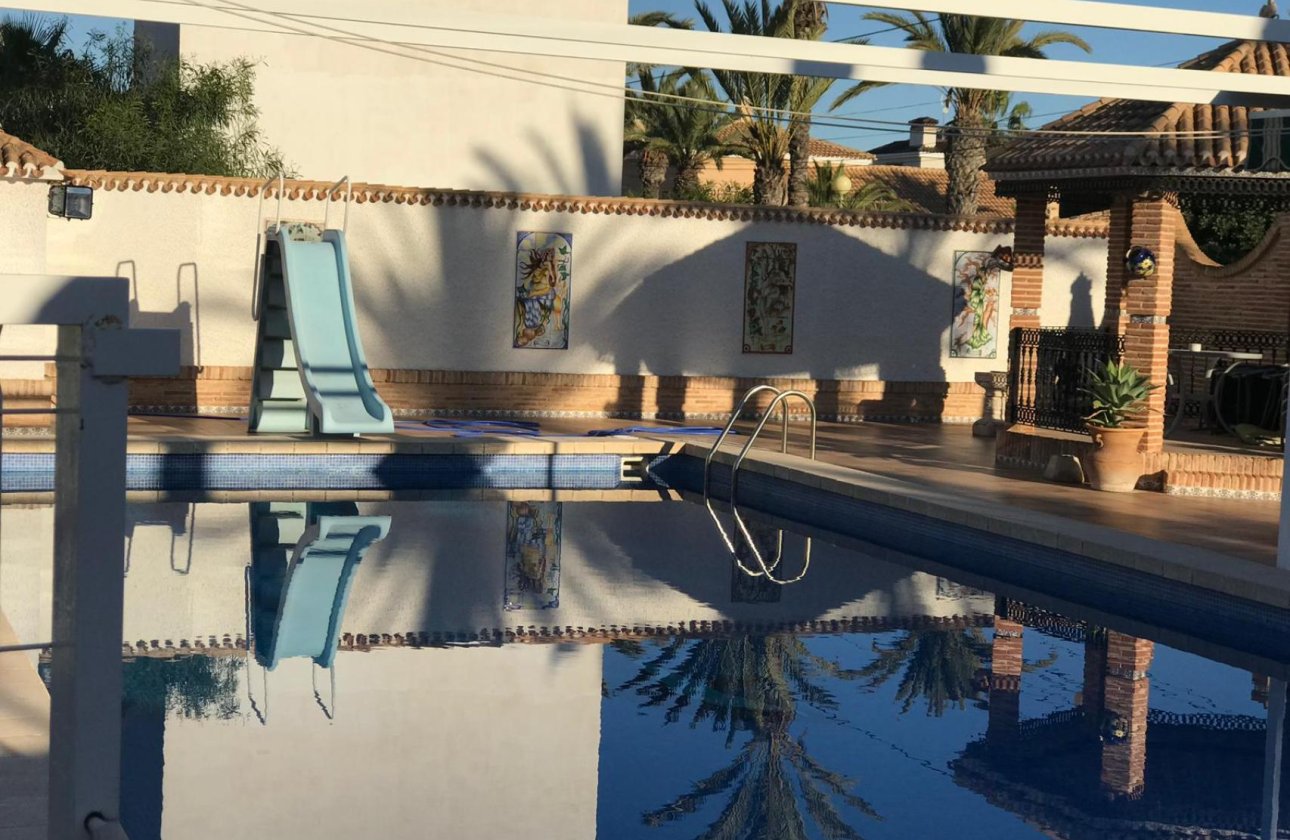 Herverkoop - Villa -
Orihuela Costa - Costa Blanca