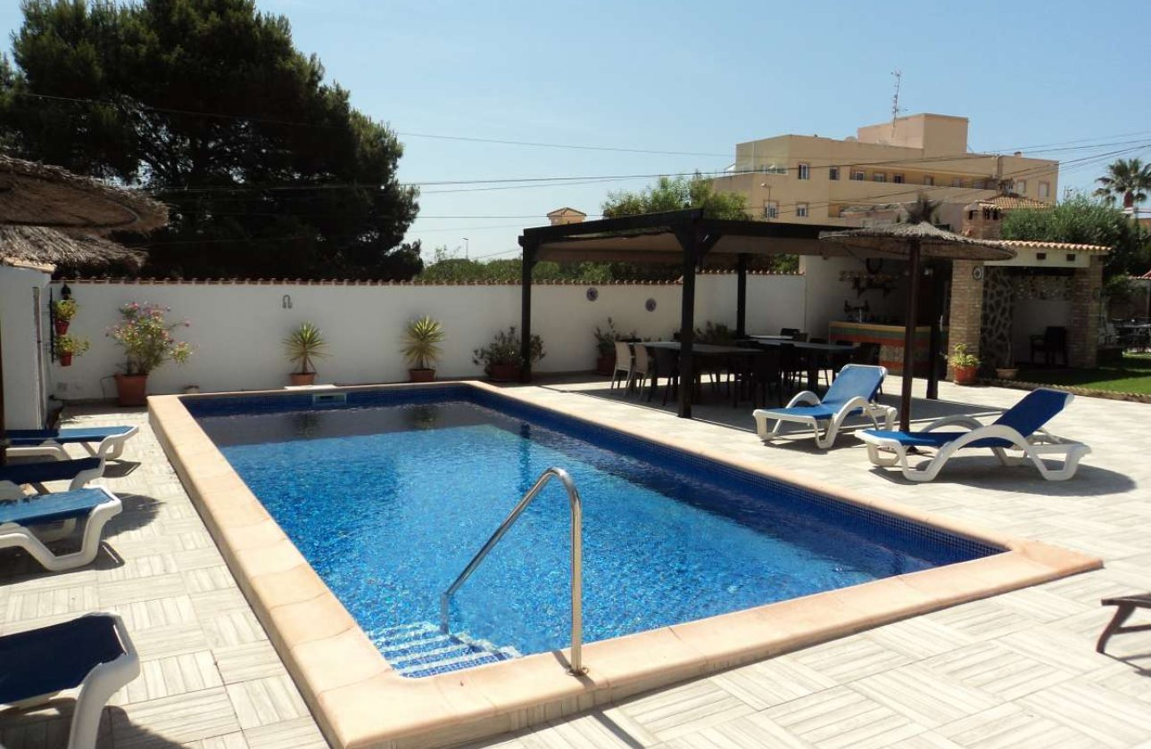Herverkoop - Villa -
Orihuela Costa - Costa Blanca