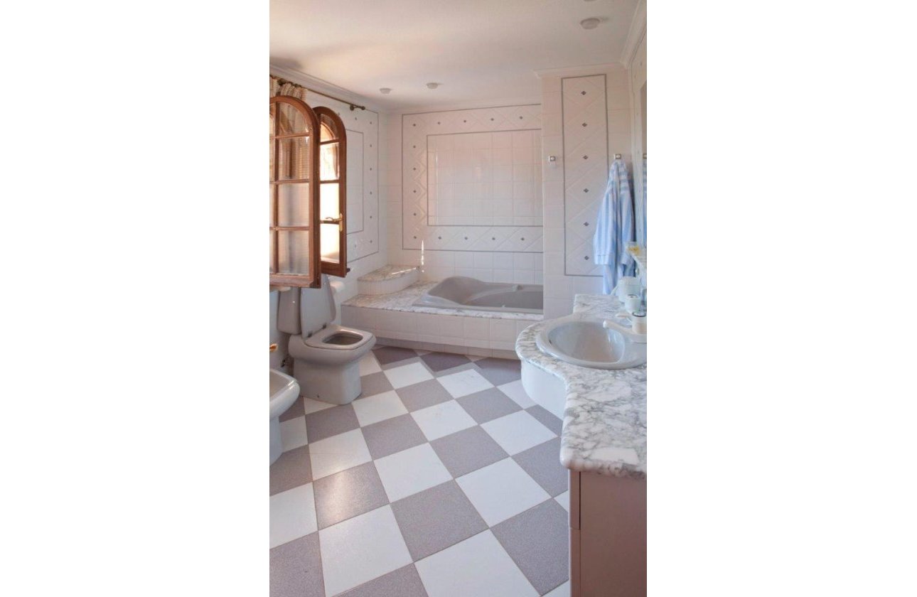 Herverkoop - Villa -
Orihuela Costa - Costa Blanca