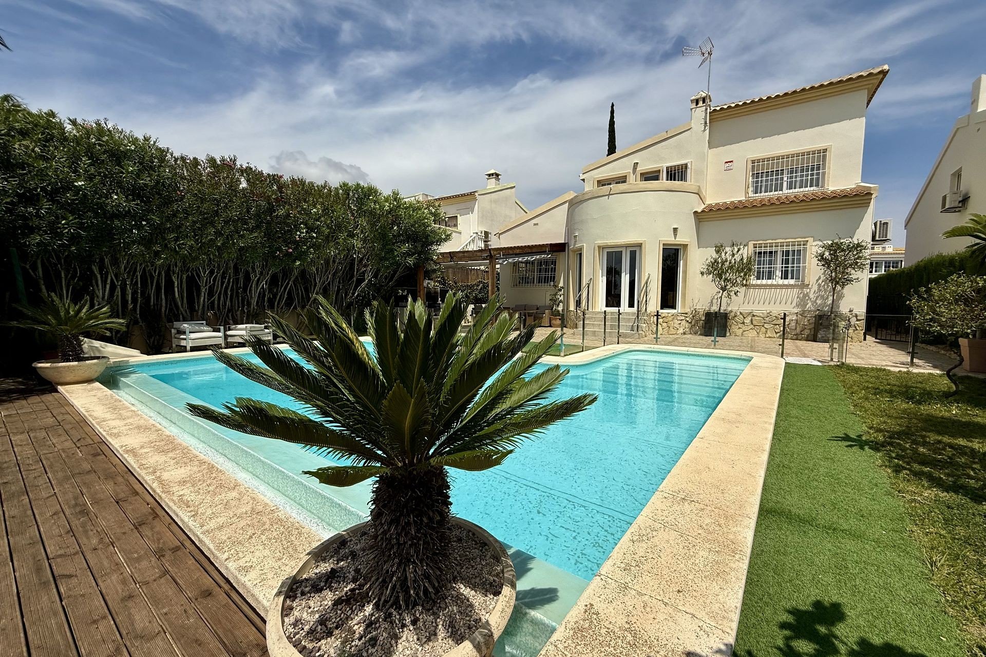 Herverkoop - Villa -
Orihuela Costa - Costa Blanca