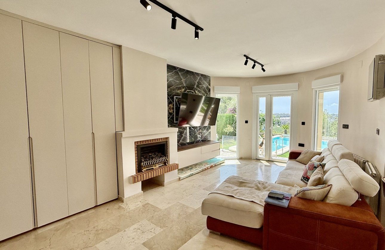 Herverkoop - Villa -
Orihuela Costa - Costa Blanca