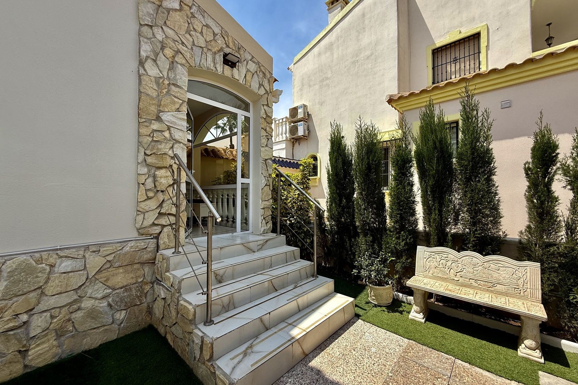 Herverkoop - Villa -
Orihuela Costa - Costa Blanca