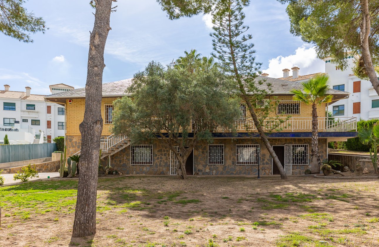 Herverkoop - Villa -
Orihuela Costa - Costa Blanca