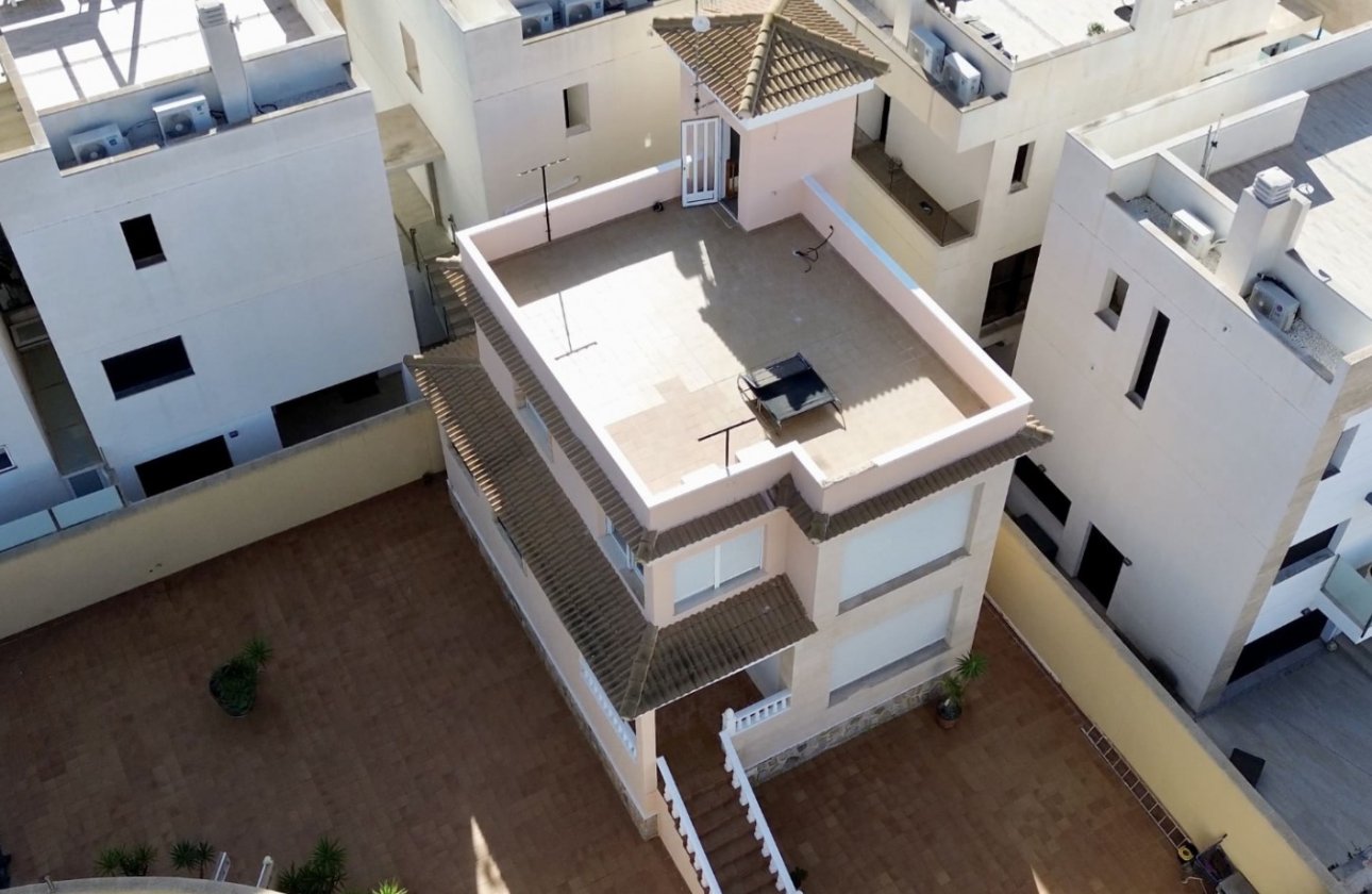 Herverkoop - Villa -
Orihuela Costa - Costa Blanca