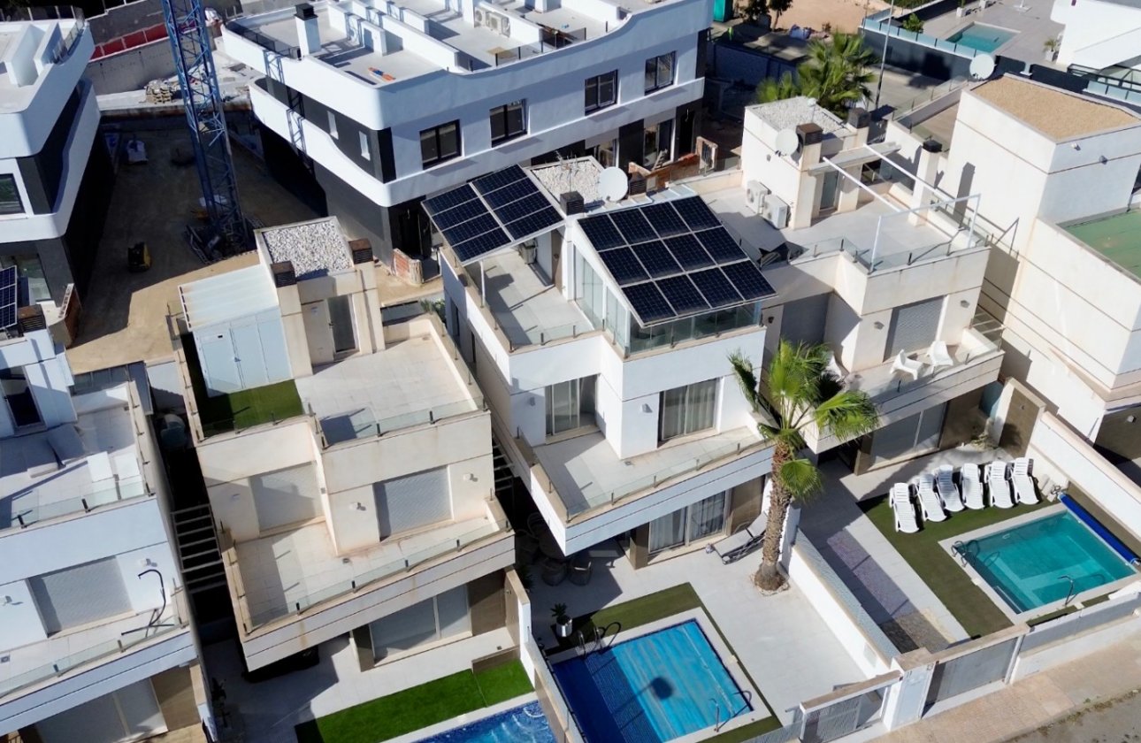 Herverkoop - Villa -
Orihuela Costa - Costa Blanca