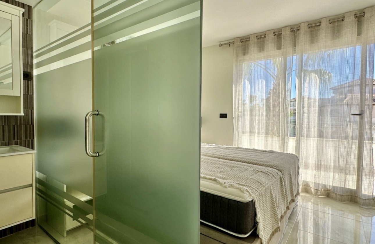 Herverkoop - Villa -
Orihuela Costa - Costa Blanca