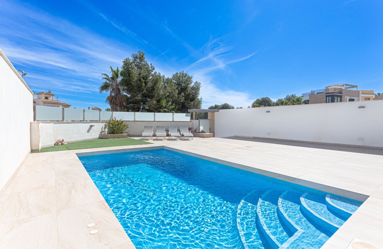 Herverkoop - Villa -
Orihuela Costa - Costa Blanca