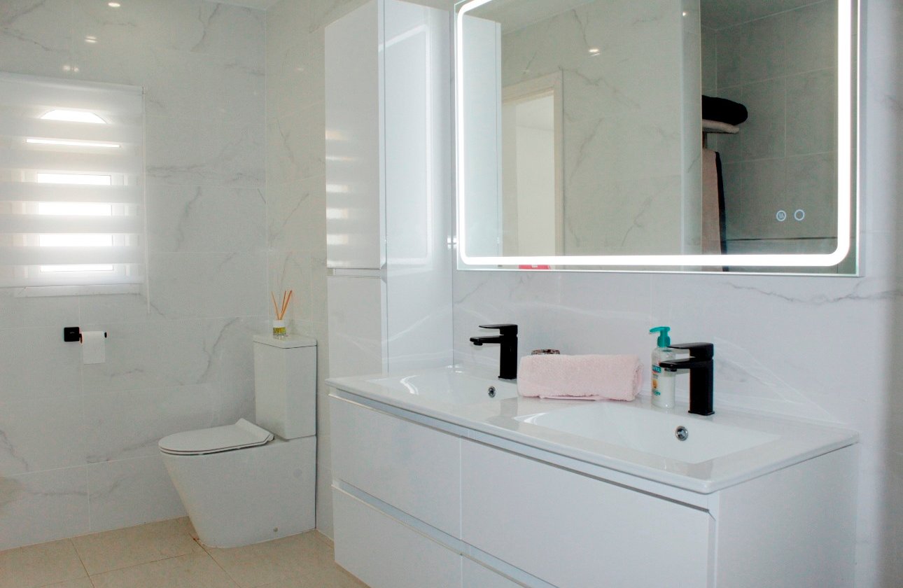 Herverkoop - Villa -
Orihuela Costa - Costa Blanca