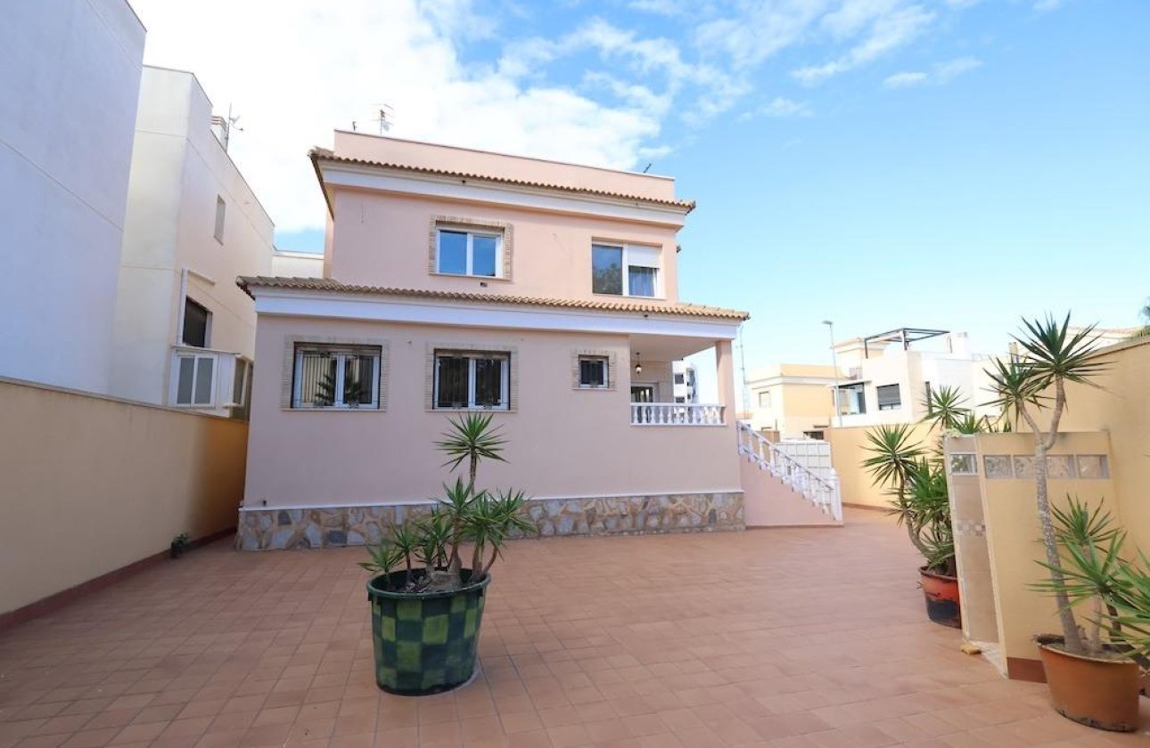 Herverkoop - Villa -
Orihuela Costa - Costa Blanca