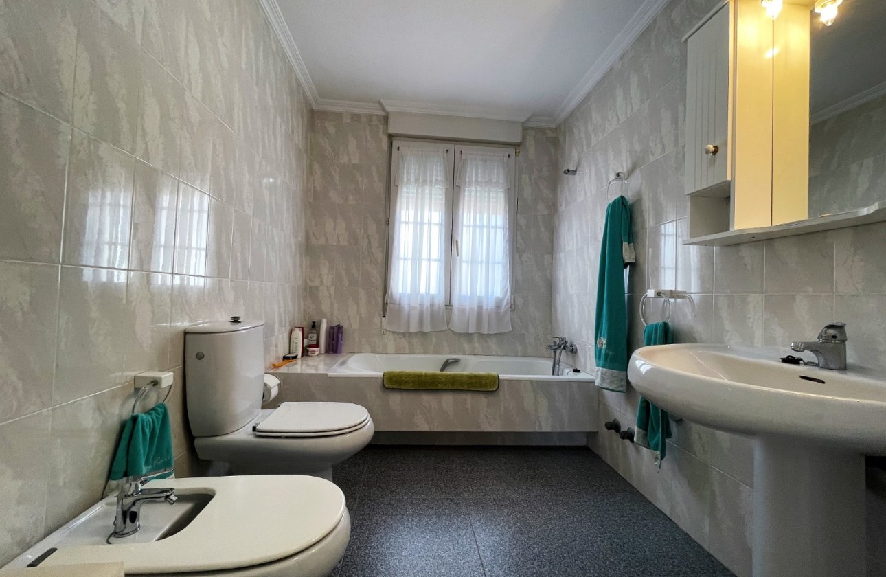 Herverkoop - Villa -
Orihuela Costa - Costa Blanca