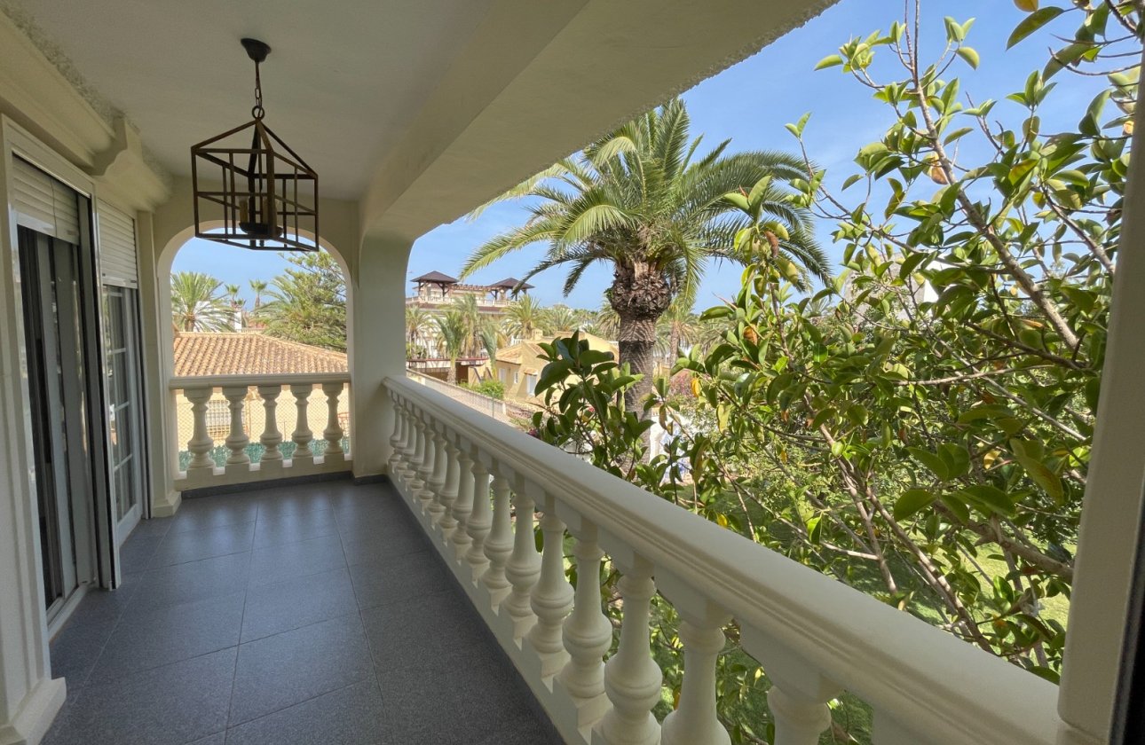 Herverkoop - Villa -
Orihuela Costa - Costa Blanca