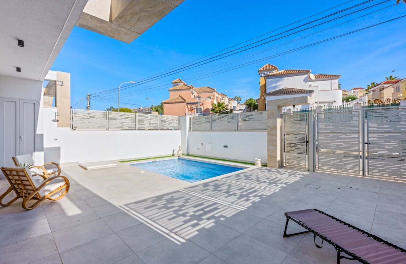 Herverkoop - Villa -
Orihuela Costa - Costa Blanca