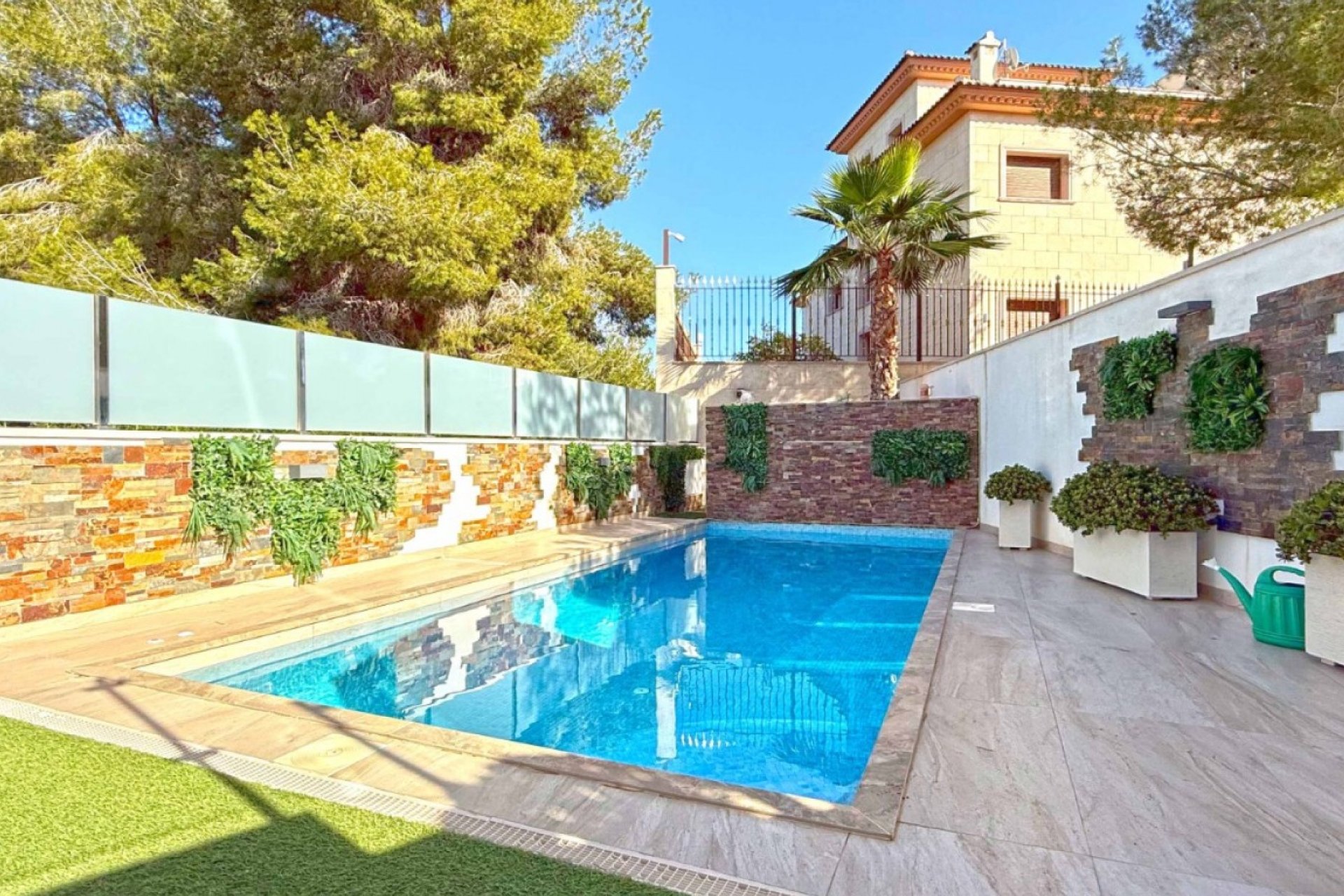 Herverkoop - Villa -
Orihuela Costa - Costa Blanca