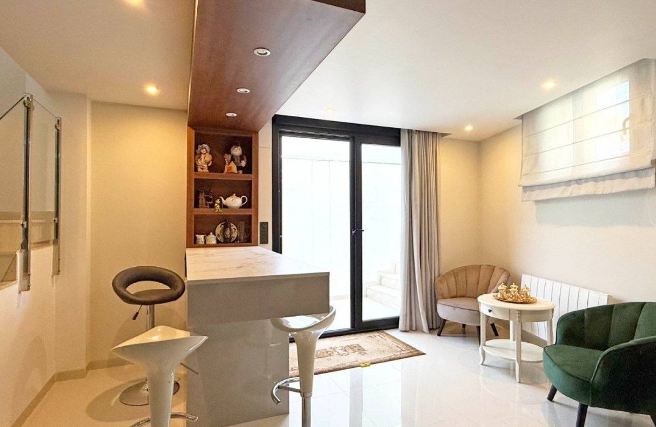 Herverkoop - Villa -
Orihuela Costa - Costa Blanca