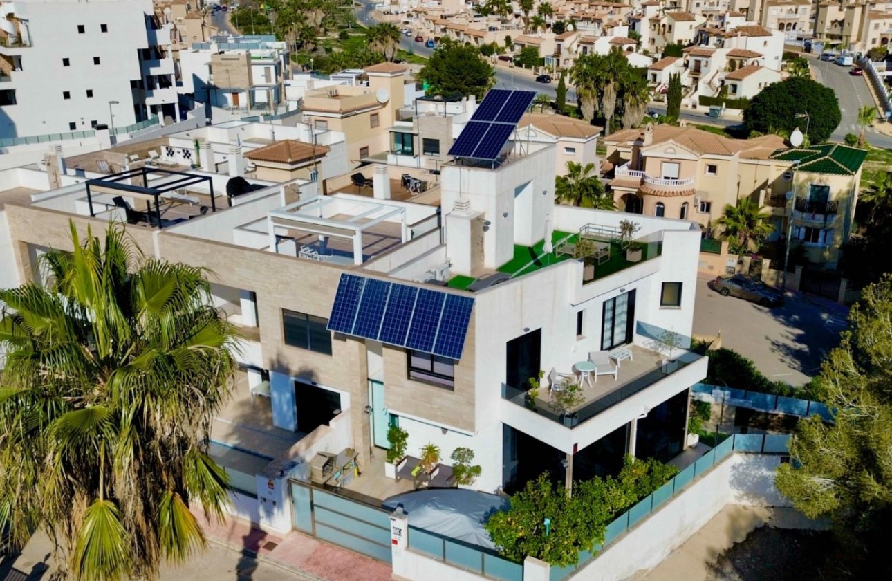 Herverkoop - Villa -
Orihuela Costa - Costa Blanca