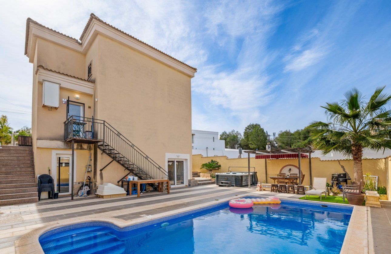 Herverkoop - Villa -
Orihuela Costa - Costa Blanca