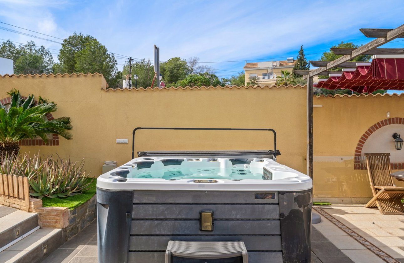 Herverkoop - Villa -
Orihuela Costa - Costa Blanca