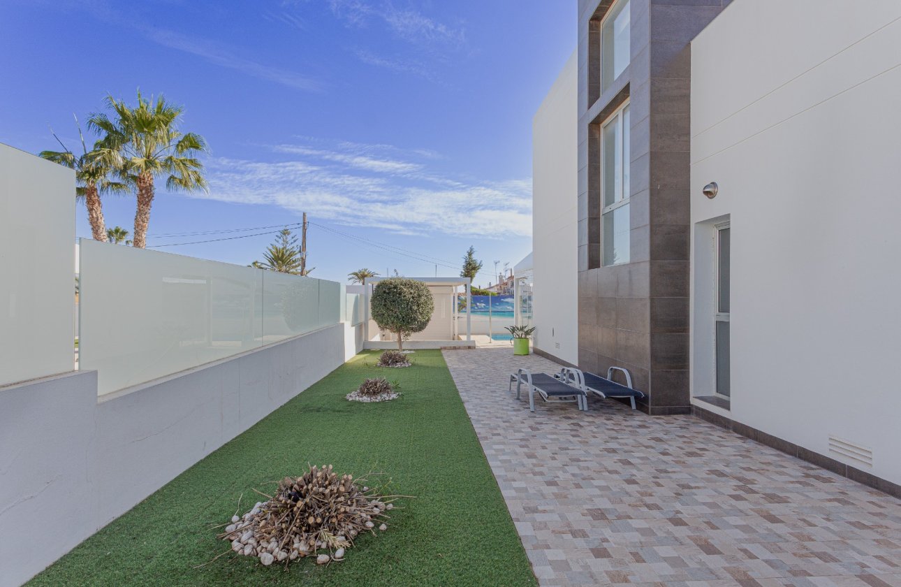 Herverkoop - Villa -
Orihuela Costa - Costa Blanca