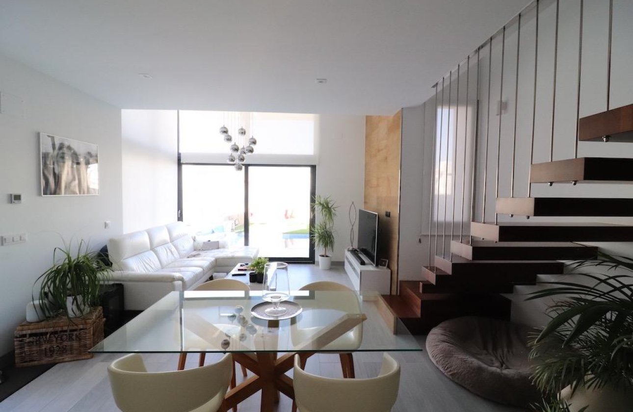 Herverkoop - Villa -
Orihuela Costa - Costa Blanca